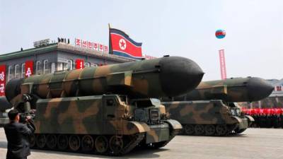 Los expertos analizan que una nueva prueba nuclear norcoreana es evidente. El régimen de Kim Jong-un mostró su poderío militar en un desfile celebrado la semana anterior.