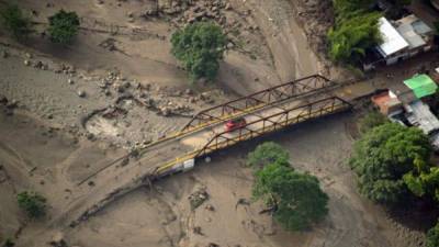Las fuertes lluvias causaron un desbordamiento del río La Paila en Colombia.