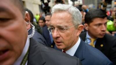 El expresidente y senador colombiano, Álvaro Uribe, enfrenta a la justicia por supuestos sobornos./AFP.