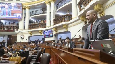 El Congreso de Perú agudiza la crisis política al dilatar la aprobación del adelanto de elecciones.