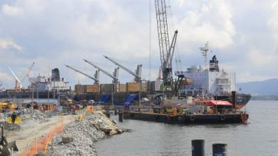 ​Con la construcción del muelle 2A, Puerto Cortés será uno de los puertos de mayor capacidad de graneles sólidos en Centroamérica, atrayendo más inversión para importación y exportación de graneles.