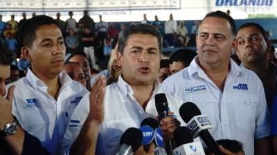 El presidente Juan Orlando Hernández se reunió con el alcalde sampedrano Armando Calidonio y otros líderes de su partido.