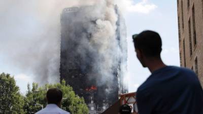 El fuego obligó a los vecinos a huir en medio de un humo espeso por la única escalera.