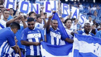 La afición hondureña se muestra optimista por sacar un resultado positivo en el Azteca.