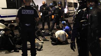 Las protestas se agravan en Francia tras la muerte de un joven a manos de la policía.