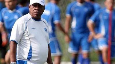 'Primitivo' Maradiaga realizará una nueva convocatoria con El Salvador.