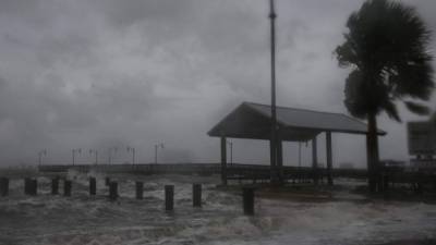 Strong gusts of wind and bands of heavy rain cover a pier at the Jensen Beach Causeway Park in Jensen Beach, Florida on September 3, 2019. - Weakening slightly but still packing a powerful punch, Hurricane Dorian churned towards the southeastern coast of the United States after delivering a devastating blow to the Bahamas. (Photo by Adam DelGiudice / AFP)