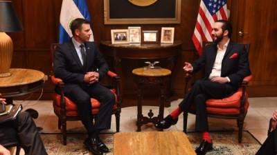 Reunión entre el secretario de Seguridad en funciones de Estados Unidos y el presidente de El Salvador. AFP