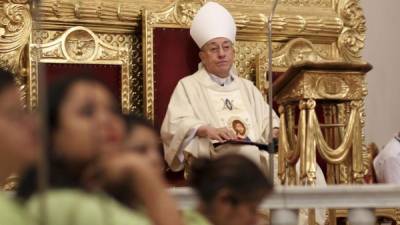 El cardenal hondureño, Óscar Andrés Rodríguez, durante la homilía celebrada este domingo en la Basílica Menor de Suyapa en Tegucigalpa. FOTO: EFE