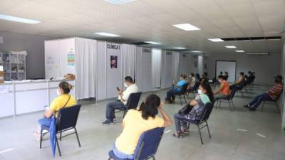 Al día 200 personas con síntomas de covid son atendidas en triaje del Infop; de diez, uno tiene una dosis de la vacuna. Foto: F. Muñoz