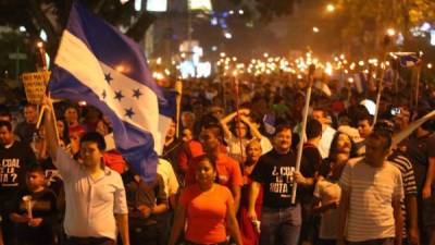 La marcha concluyó en el Monumento a la Madre.