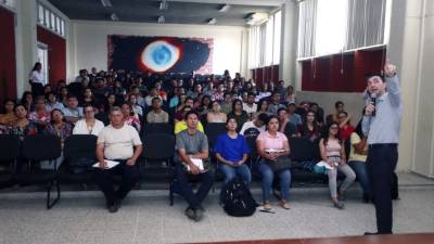 Materia. El mexicano Julio Sacramento Rivero, doctor en Ingeniería Química, explica en el VII Congreso Científico de la Unah-vs, las opciones viables para la generación de bioenergía en el país. Fotos: Moises Valenzuela