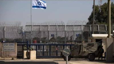 Soldados israelíes hacen guardia junto al cruce fronterizo entre la provincia siria de Al Quneitra e Israel, en los Altos del Golán. EFE/Archivo