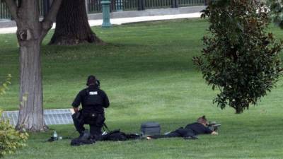 Según el jefe policial, el detenido, de acuerdo con sus familiares, no cuenta con historial militar o policial. Foto: AFP