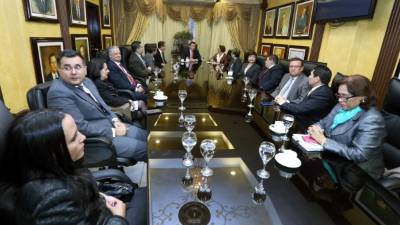 Los nuevos funcionarios judiciales piden confianza a la población y prometen independencia.