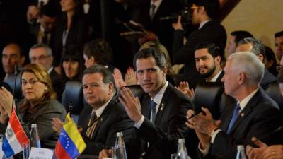 US Vice President Mike Pence (R) and Venezuelan opposition leader and self-declared acting president Juan Guaido (C), take part in a meeting with Foreign Ministers of the Lima Group at Colombia's Foreign Affairs Ministry in Bogota, on February 25, 2019. - US Vice President Mike Pence passed on a message from Donald Trump to Venezuela's opposition leader Juan Guaido on Monday, telling him 'we are with you 100 percent.' Pence and Guaido met in Colombia's capital during a meeting of regional allies to discuss their next move in response to the crisis in Venezuela. (Photo by Diana Sanchez / AFP)