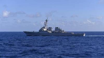 El destructor lanzamisiles USS Milius<b> </b>navega en el mar de China Meridional aumentando las tensiones con Pekín.