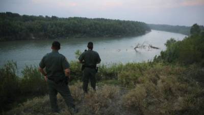 Agentes de la Patrulla Fronteriza estadounidense vigilan el Río Grande./Foto: archivo AFP.
