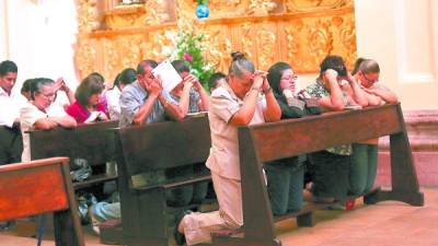 la feligresía católica en la misa de ayer.