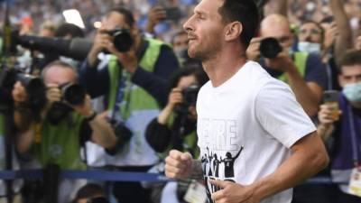 Lionel Messi provocó la locura en la afición del PSG. Foto AFP.
