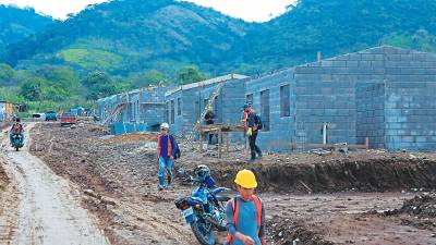 Avanza construcción de viviendas para damnificados de La Reina