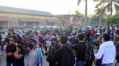 Imagen de archivo de migrantes partiendo de San Pedro Sula.