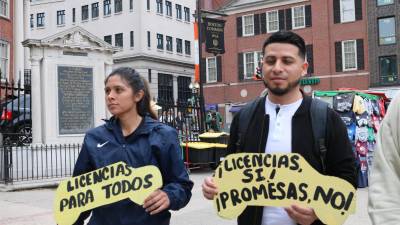 “Somos muchos. Hemos sido muchos los que hemos logrado esta victoria histórica”, dijo un indocumentado de origen centroamericano. Fotografía: EFE