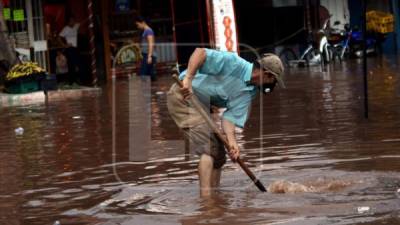 Ayer se inundaron varias calles de la colonia Kennedy de Tegucigalpa.