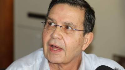 Rafael Leonardo Callejas en conferencia de prensa despuÃ©s de que la FIFA notificarÃ¡ orden de arresto y extradiciÃ3n por fraude y sobornos.