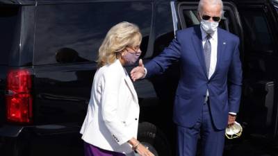 NEW CASTLE, DELAWARE - SEPTEMBER 03: Democratic U.S. presidential nominee Joe Biden arrives at New Castle County Airport with his wife Dr. Jill Biden for their trip to Kenosha, Wisconsin, September 3, 2020 in New Castle, Delaware. Biden is traveling to Kenosha to visit the family of Jacob Blake, a Black man who was shot in the back 7 times by a police officer and left paralyzed. The incident has ignited racial tensions across the U.S. Alex Wong/Getty Images/AFP== FOR NEWSPAPERS, INTERNET, TELCOS & TELEVISION USE ONLY ==