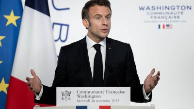 <b>Emmanuel Macron adelantó que se reunirá con Vladimir Putin.</b>