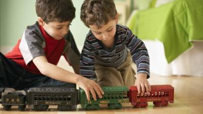 Los niños necesitan aprender a compartir con otros. Esto les ayuda a ser mejores personas.