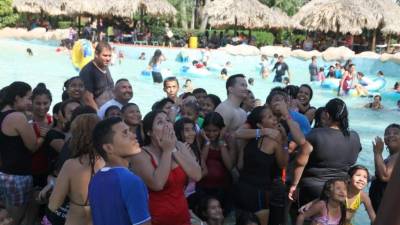 Los sampedranos se han volcado en familia a los parques acuáticos.