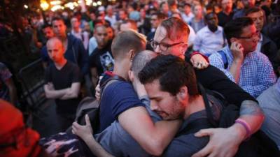 Estas personas lamentan el fallecimiento de sus seres queridos.