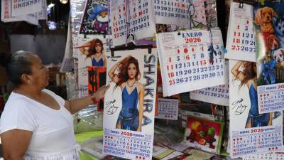 La cantante colombiana Shakira comienza el sábado la “residencia centroamericana” en El Salvador, el único país de la región donde actuará la “loba”, con cinco fechas repartidas en dos fines de semana en medio del entusiasmo de sus seguidores y de reacciones divididas por el supuesto apoyo gubernamental, encabezado por el presidente Nayib Bukele, para hacer posible los eventos.