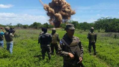 Momento en el que destruían una narcopista en Gracias a Dios. Foto de archivo.