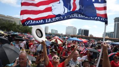 Al grito de 'cuatro años más', los seguidores del presidente estadounidense Donald Trump, se congregan en Orlando, Florida, para el lanzamiento oficial de la campaña de reelección en 2020.