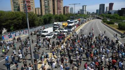 Los empleados de Nissan protestan en Barcelona tras el cierre de la histórica fábrica en Barcelona./AFP.