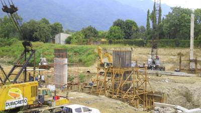 El puente sobre el río Santa Ana es uno de los proyectos insignes y asegura que es prioridad para el alcalde los proyectos de mitigación en la ciudad como colectores.