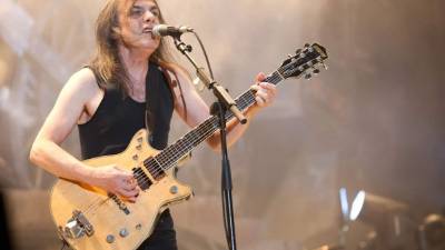 Malcolm Young falleció rodeado a sus familiares.