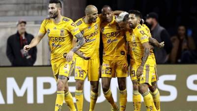 Los jugadores de Tigres celebrando el gol de Eduardo Vargas ante New York City. Foto AFP