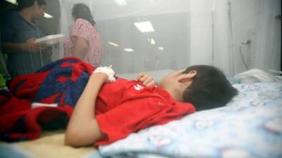 El zika provoca fiebre, dolor de cabeza, dolores corporales y manchas rojizas en la piel.