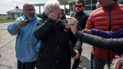 La tristeza embarga a los familiares de los tripulantes del submarino desaparecido.