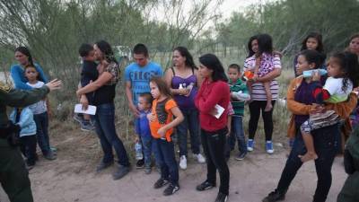 Esta agencia debe ocuparse de ellos hasta que pueda ubicarlos con sus familiares o con familias que puedan atenderlos hasta que se resuelva su caso de inmigración. EFE