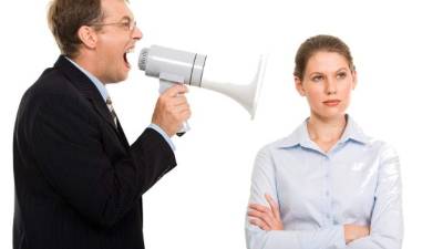Muchos jefes gritan cuando están estresados.