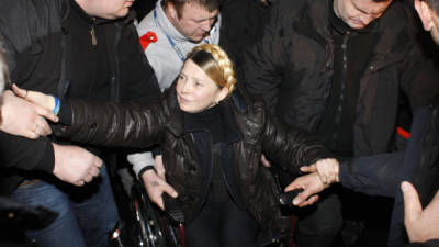 Yulia Timoshenko fue ovacionada a su llegada a la plaza de Independencia en Kiev.