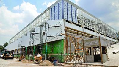 A inicios de junio la constructora encargada entregará la obra que albergará 340 puestos, el lugar ha sido inspeccionado por los bomberos. Franklin Muñoz.