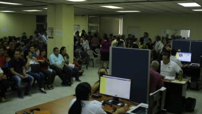 Más de 500 personas son atendidas en la oficina regional ubicada en el barrio El Centro. Fotos: Melvin Cubas.
