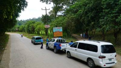 En un desvío a un balneario de la aldea Santiago, en San Manuel, fueron asesinados Franklin Omar Zelaya Zelaya (de 35 años) y otro hombre, a quienes llevaron hasta esa zona.