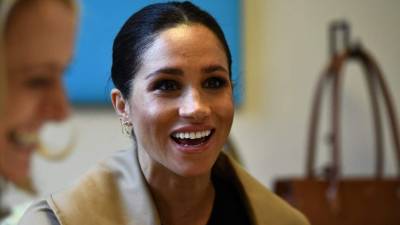 Meghan Markle sonríe al visitar Smart Works, una organización benéfica de la que se convirtió en patrocinadora este 10 de enero de 2019. Foto CLODAGH KILCOYNE/ AFP.
